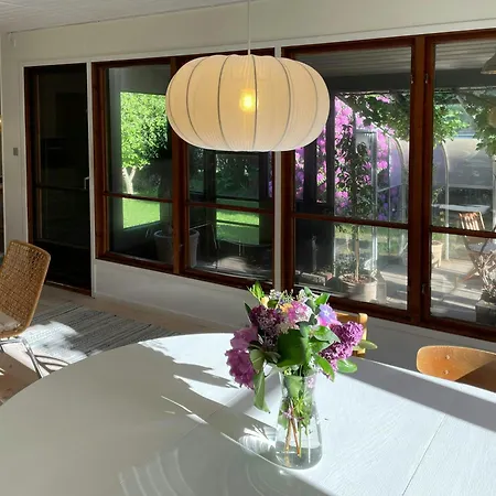 Сasa de vacaciones With Orangery And Private Garden *